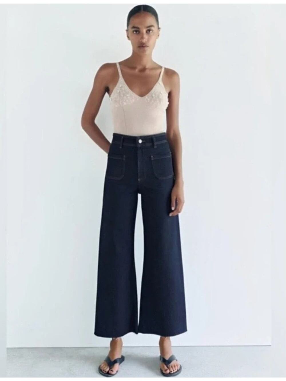ZARA Wide Leg Patch Pocket High Rise Jeans Size 0 Raw Hem Blue